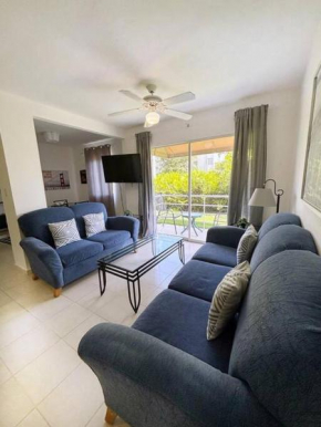 Cozy Little Spot! 2BR, 1st Level, Near Airport